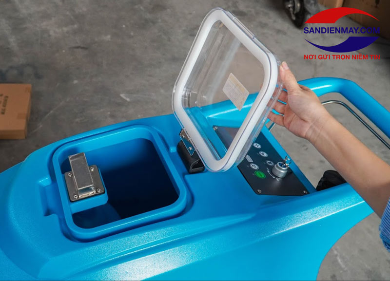 Thùng chứa nước sạch và bẩn của máy chà sàn liên hợp có dung tích lớn